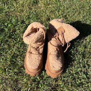 Shoe Dazzle Tan Winter Boots